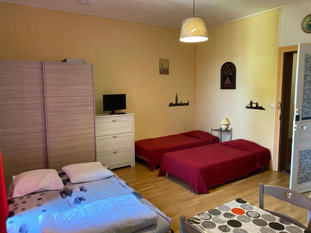 Les Studios Meubles De L'Avenue Bouloumie Виттель Экстерьер фото