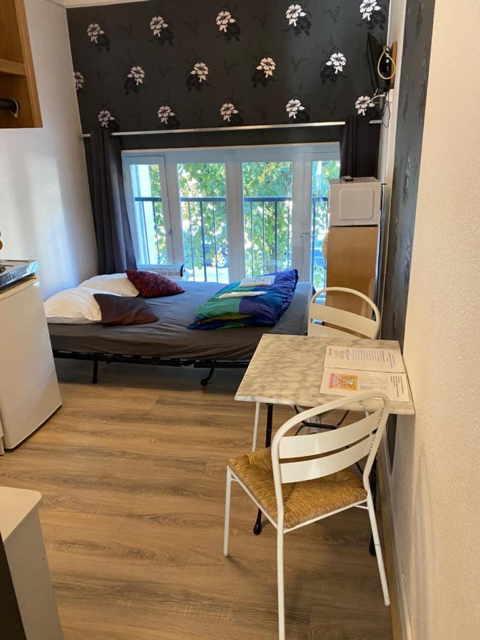 Les Studios Meubles De L'Avenue Bouloumie Виттель Экстерьер фото