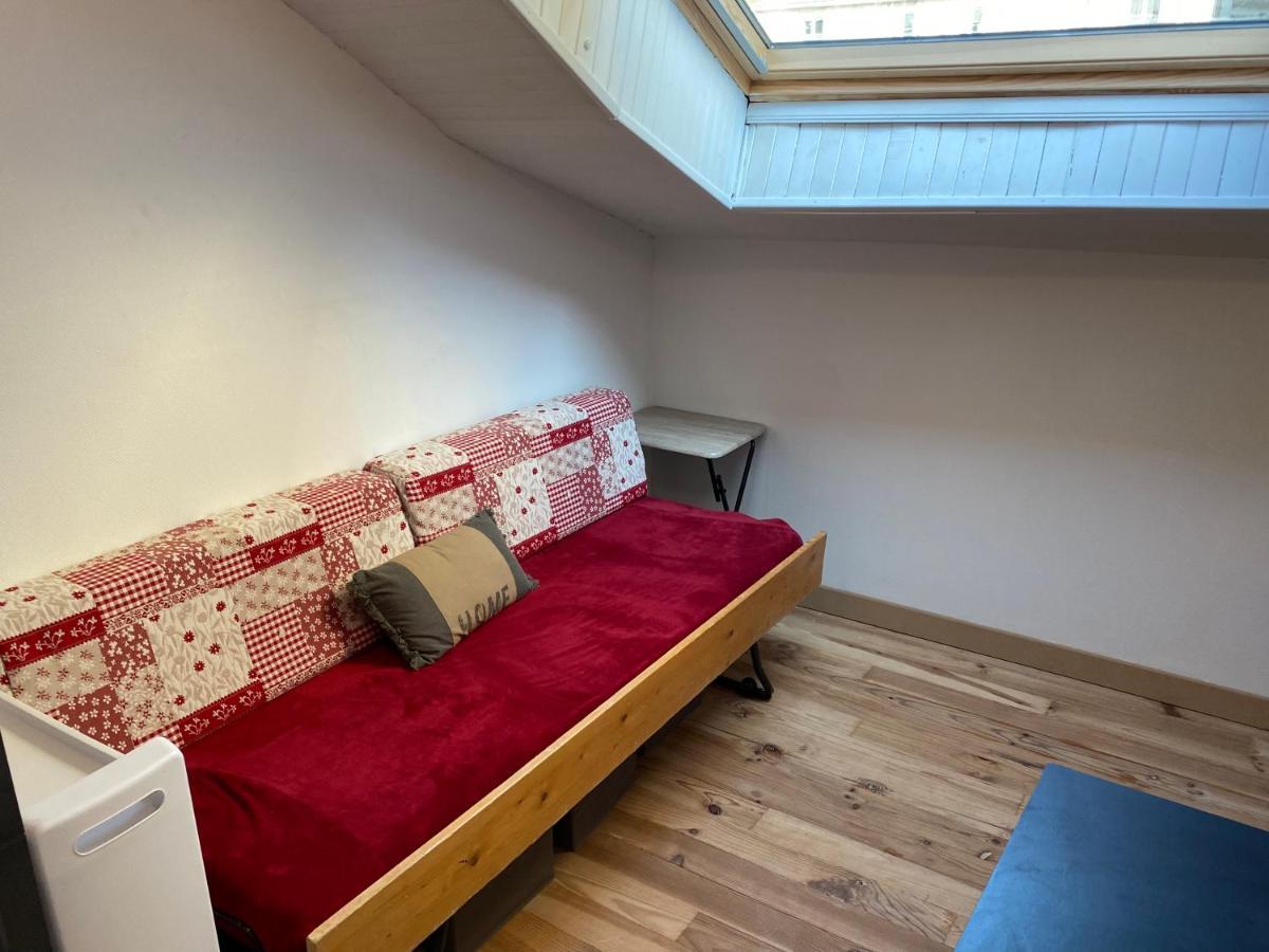 Les Studios Meubles De L'Avenue Bouloumie Виттель Экстерьер фото